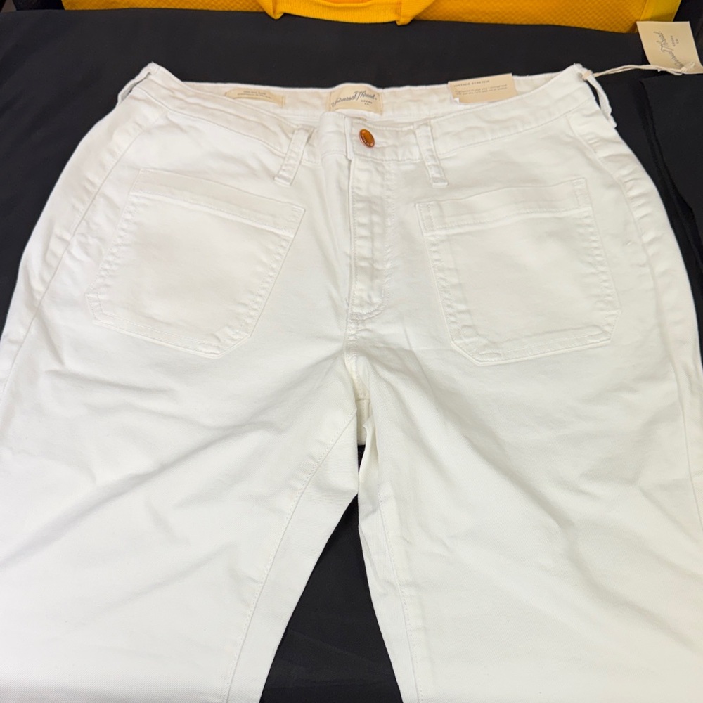 Universal Thread White Casual Pants 12 short fitted hip and thigh flared leg new